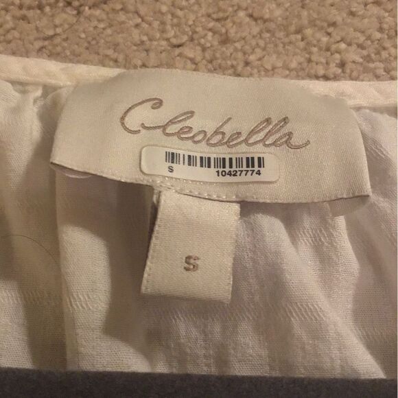 CLEOBELLA MANDIE BLOUSE White Ruffled V-Neck Cropped Women's Top - Picture 7 of 9